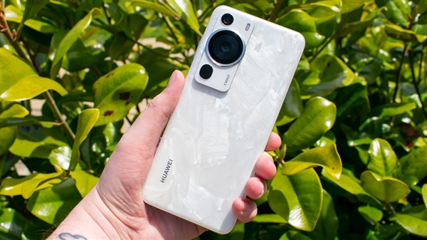 2023年Q4全球智能手机市场:苹果超越三星,小米华为表现抢眼