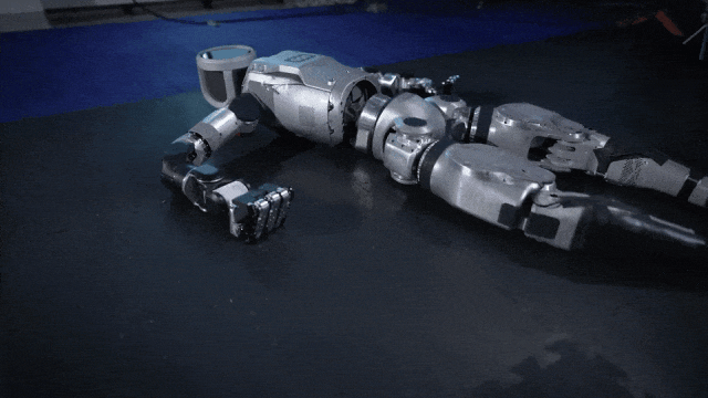 你好,电动Atlas!波士顿动力机器人复活,180度诡异动作吓坏马斯克