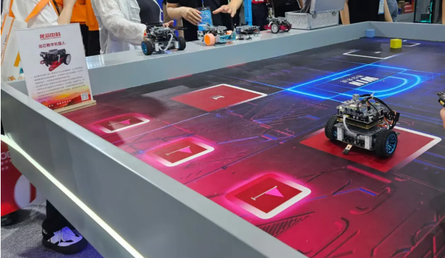 龙芯中科亮相第 83 届中国教育装备展示会,带来龙芯创客教室、龙芯校园云盘等技术