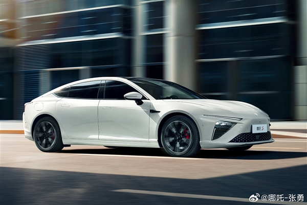 哪吒CEO张勇回应周鸿祎批评:将重新上市三款车型并加强营销