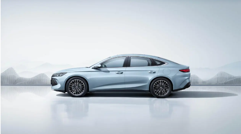 比亚迪秦 L DM-i 北京车展全球首发亮相,起售价或超12万元