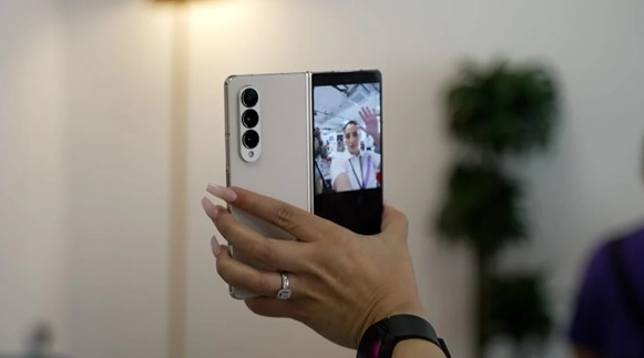 爆料!三星Galaxy Z Fold 6或将推出多款颜色 设计更硬朗