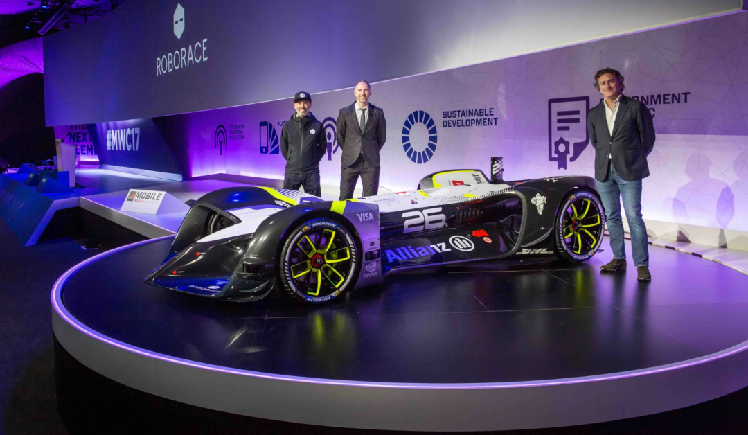 首届AI方程式大赛，8圈开了一个小时