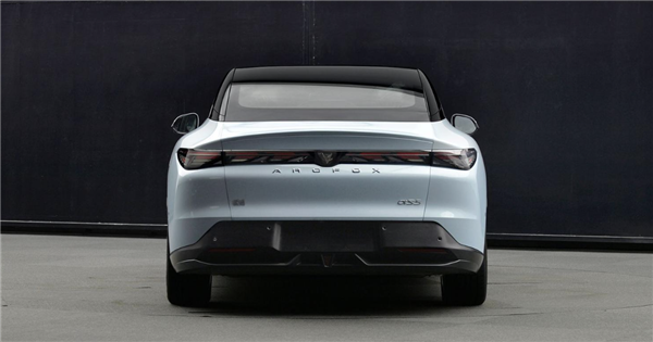 极狐汽车再添新丁!阿尔法S5纯电动轿车官图发布,颜值与实力并存