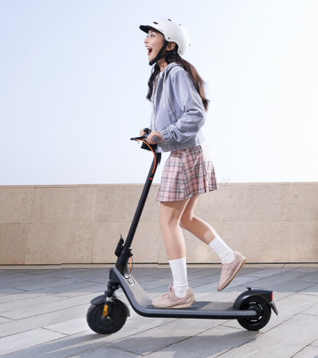 九号电动滑板车 E2 Plus 升级版上市：20KM 续航 + 一键折叠，首发价 1899 元
