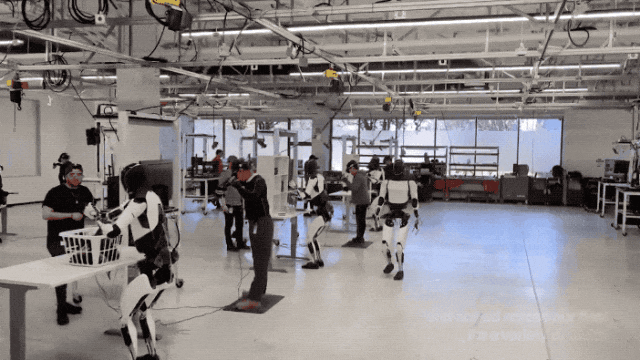 特斯拉机器人进厂打工,马斯克:手的自由度今年将达到22个!