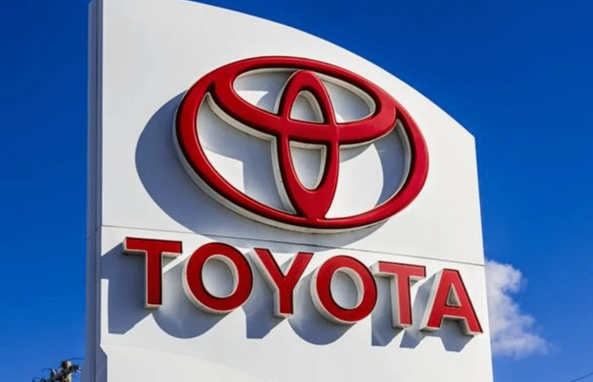 丰田财报揭示:强劲业绩背后的“人力资本”投资与战略转型