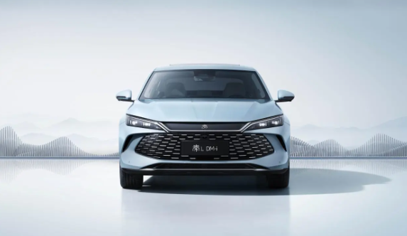 比亚迪秦L DM-i首发亮相，中级轿车市场再掀波澜