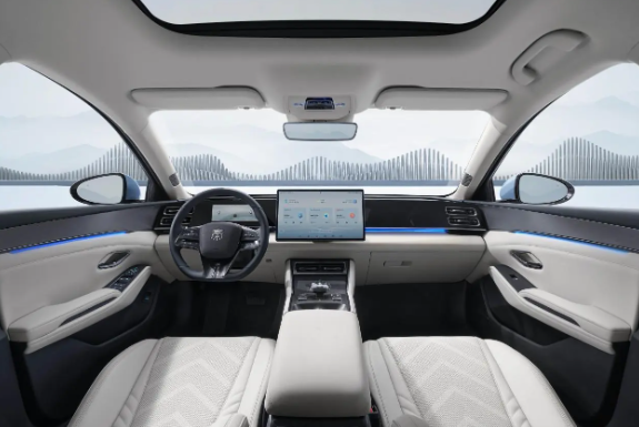 比亚迪秦L DM-i首发亮相，中级轿车市场再掀波澜