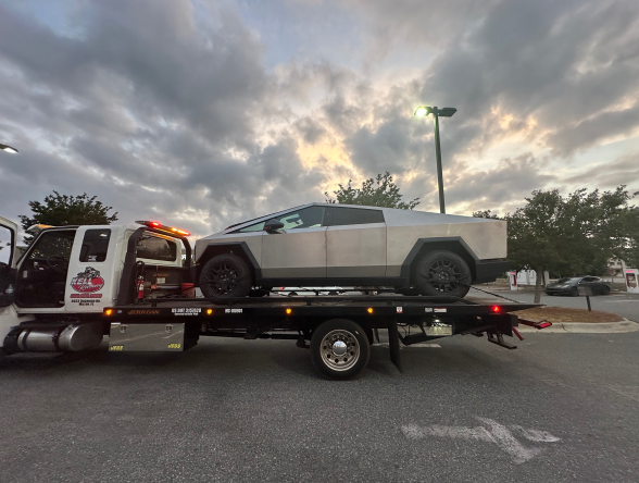 特斯拉Cybertruck交付日变糟心日:新车故障频出