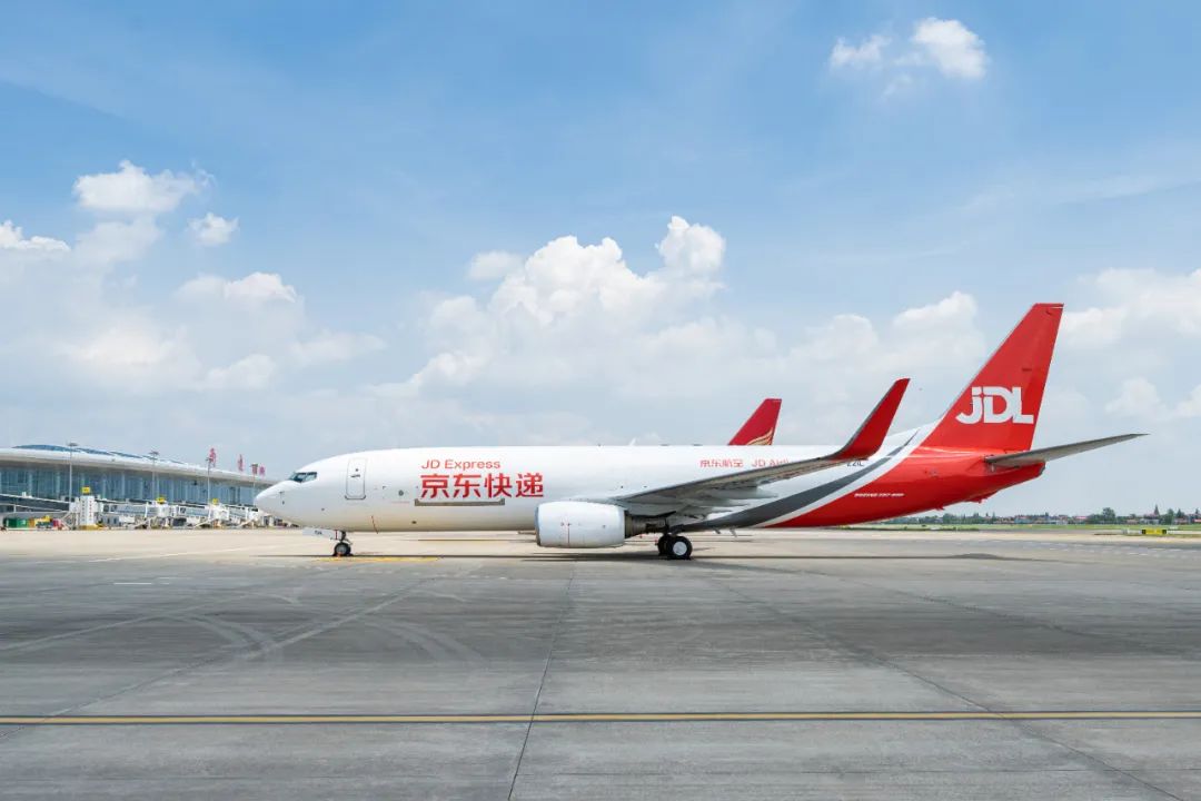“京东特快”宣布升级：航空物流件晚到 1 分钟也全额赔付，北上广深杭开启快递“超时退费”试点