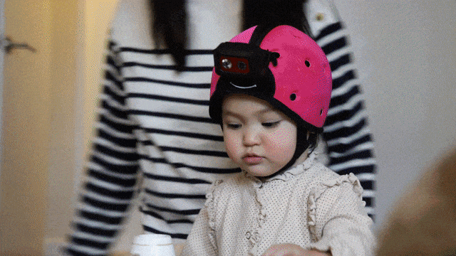 美国教授用2岁女儿训AI模型登Science！人类幼崽头戴相机训练全新AI