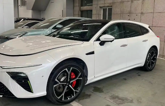 哪吒S猎装版谍照曝光,预计7月正式上市挑战新能源旅行车市场