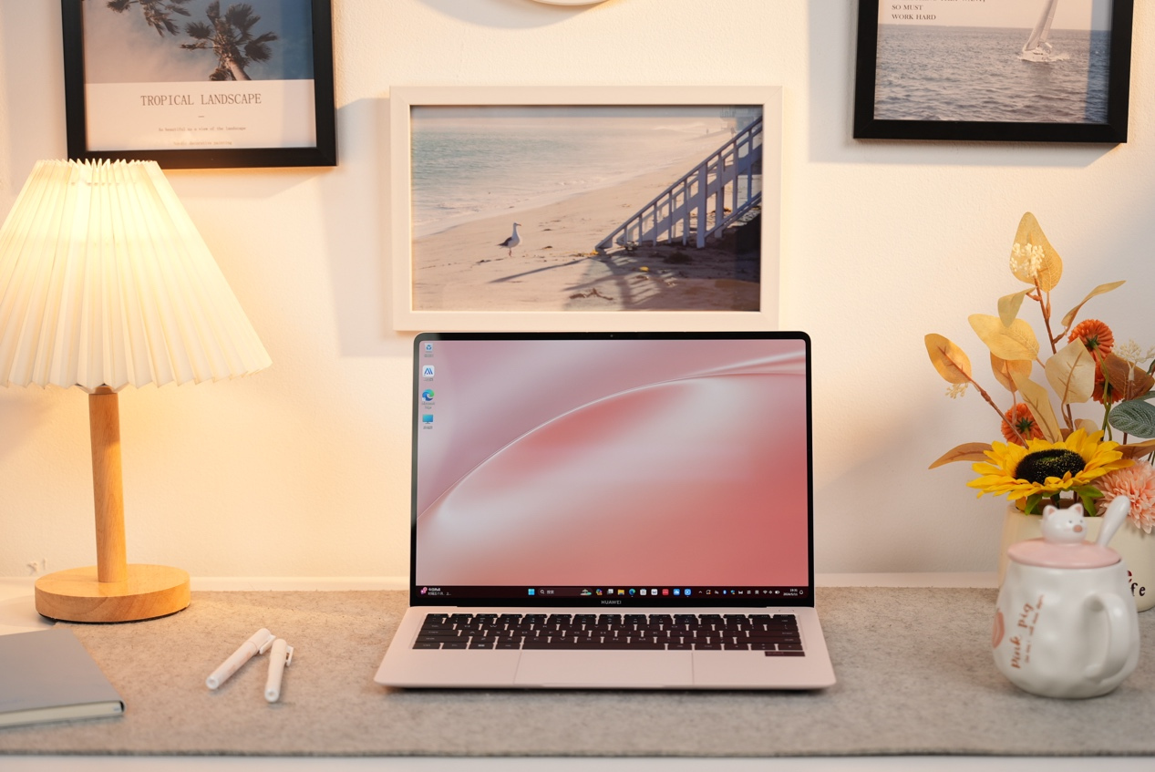 华为粉色笔记本开箱，全新 MateBook X Pro 拂晓粉展现 PC 美学新高度