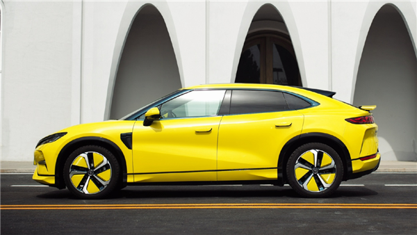 比亚迪宋L大黄蜂版惊艳亮相,明黄涂装吸睛无数