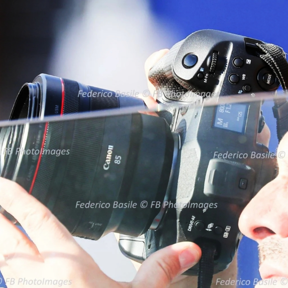 佳能EOS R1真机谍照曝光，全新旗舰相机即将在2024年震撼登场