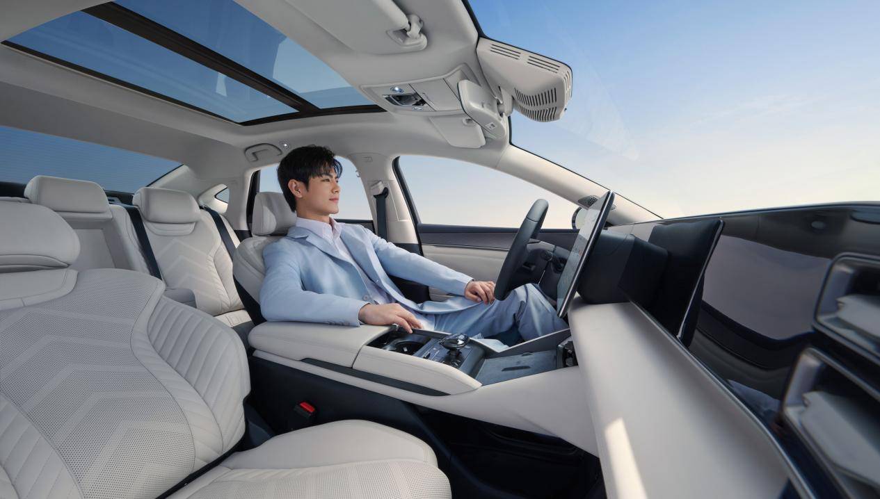 首搭第五代DM技术,“工业奇迹”秦L DM-i震撼上市