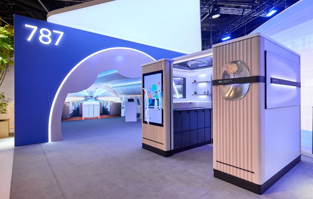 LG Display 展示与波音、LIG Nex1 联合开发的飞机智能客舱 OLED 面板,年内开始地面和飞行测试