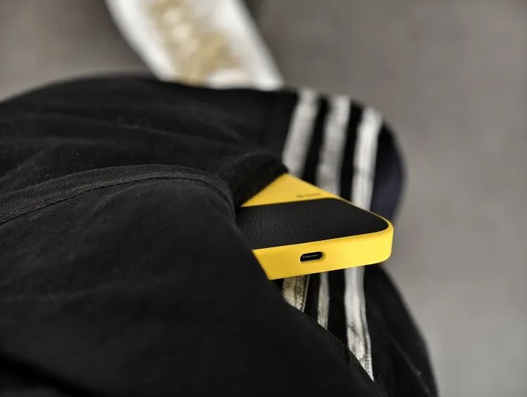 乔布斯好不容易取消的物理键盘,又被这家公司加回来了