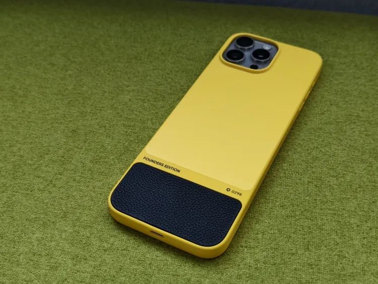 乔布斯好不容易取消的物理键盘,又被这家公司加回来了