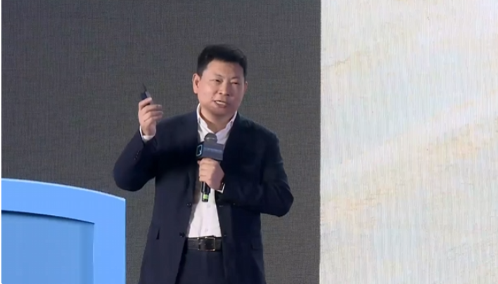 华为余承东：鸿蒙智行智界R7轿跑SUV预计 9 月上市