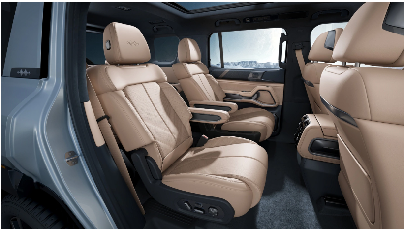 硬派‘大豹子’来袭，比亚迪方程豹豹8内饰官图发布，6/7座设计满足不同需求