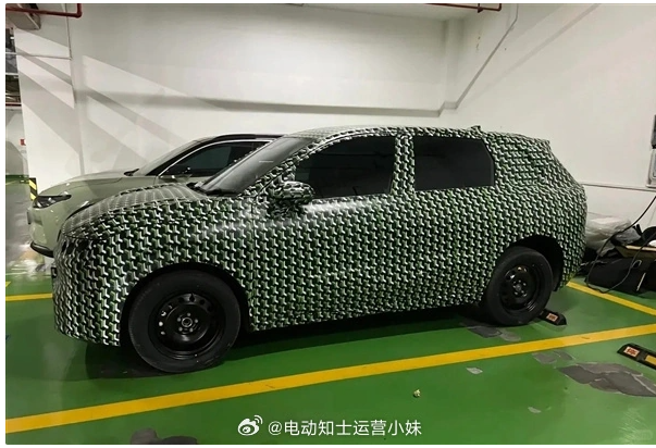 零跑A12谍照曝光，11 月广州车展有望首发，纯电增程双动力