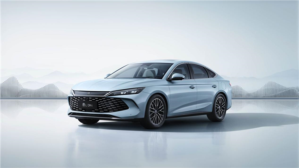 直播见证！比亚迪秦L首位真实车主跑出2125公里