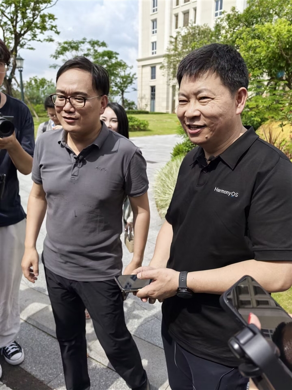 微博CEO被余承东邀请试驾享界S9后大赞:比BBA更出色,上市必订