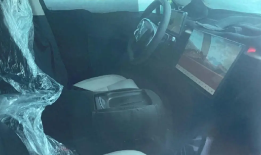 可能定价10万级!零跑A12内饰曝光,大屏怀挡配置齐全