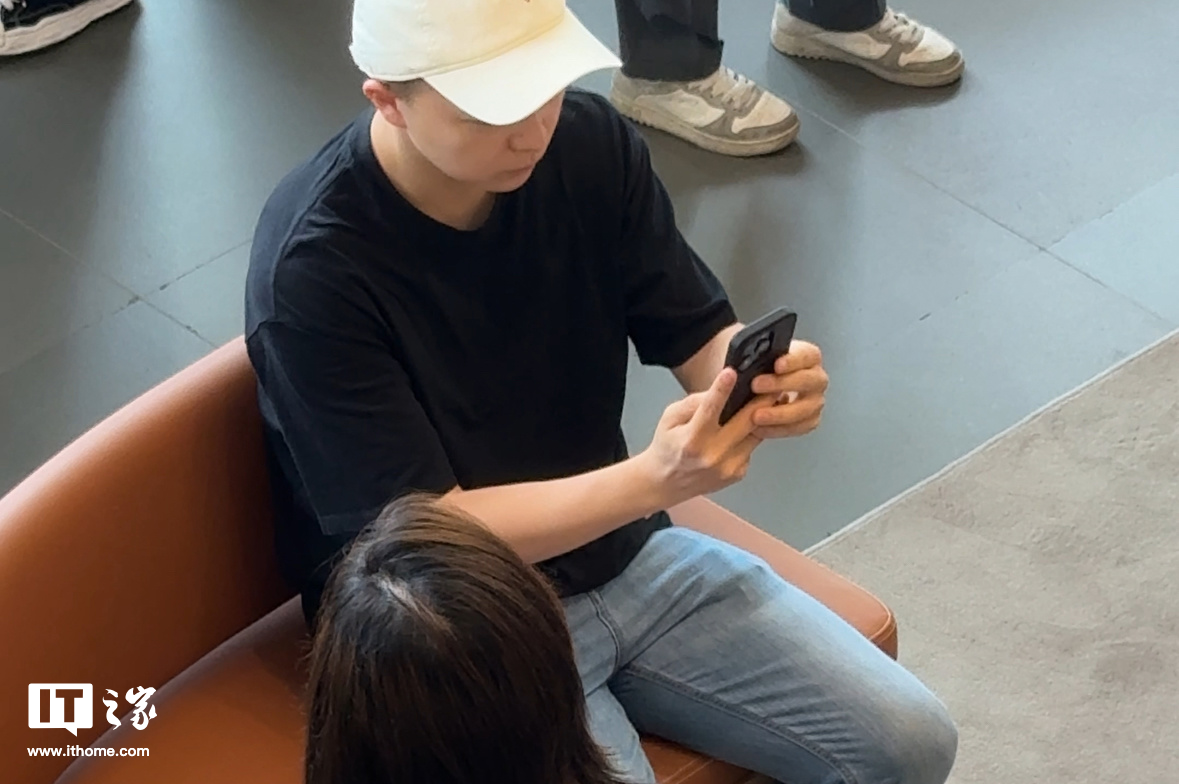 IT之家现场直击:国行苹果 Vision Pro 首销,顾客享一对一体验演示