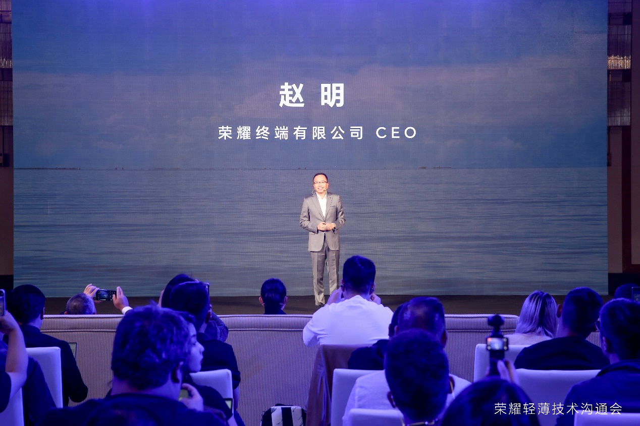 荣耀 MagicBook Art 14 行业首发鲁班架构:超轻材料结构减重 30%