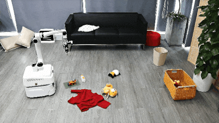 现场削黄瓜、叠衣服,曾爆火的刮胡子机器人再进化,穹彻的具身智能大脑来了!