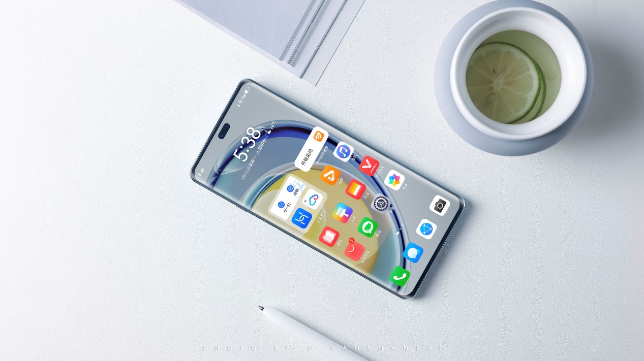 为什么说麦芒 30 成就千元档位全能手机？这几个优势无法忽略