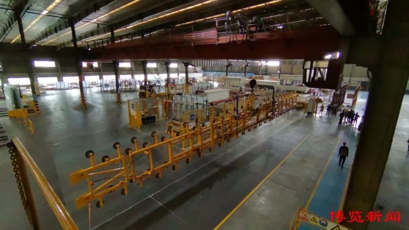 全球最长最大！“玻璃王”在中国淄博诞生：长 26 米、宽 3.66 米，面积 95 平方米