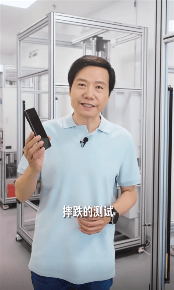 雷军亲测!小米MIX Fold 4跌落防水,结果惊人?