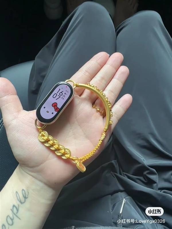 小米手环新玩法?黄金腕带让身价飙升!