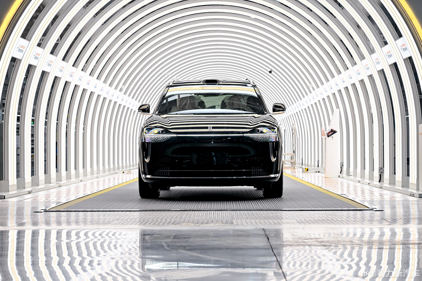 大五座旗舰 SUV！余承东确认问界 M9 五座版发布时间：9 月 10 日