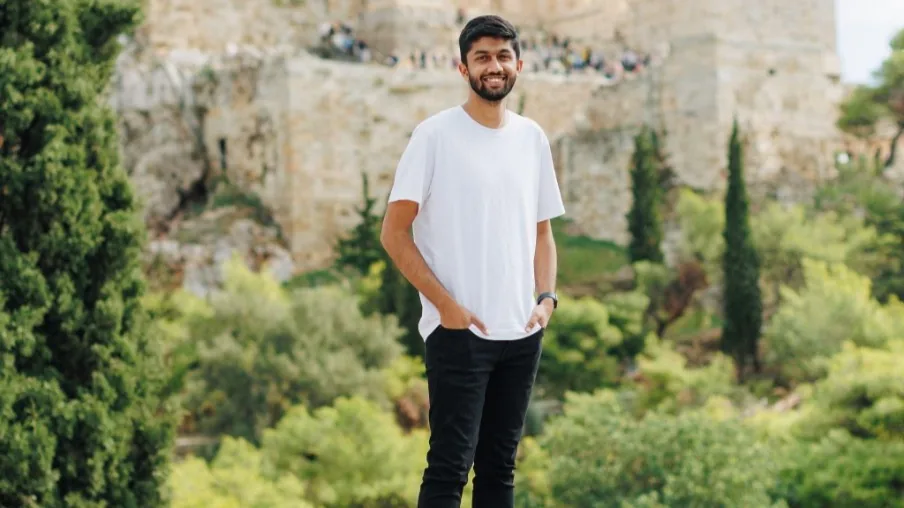 刚刚,开源大模型的新王诞生了:超越GPT-4o,模型还能自动纠错