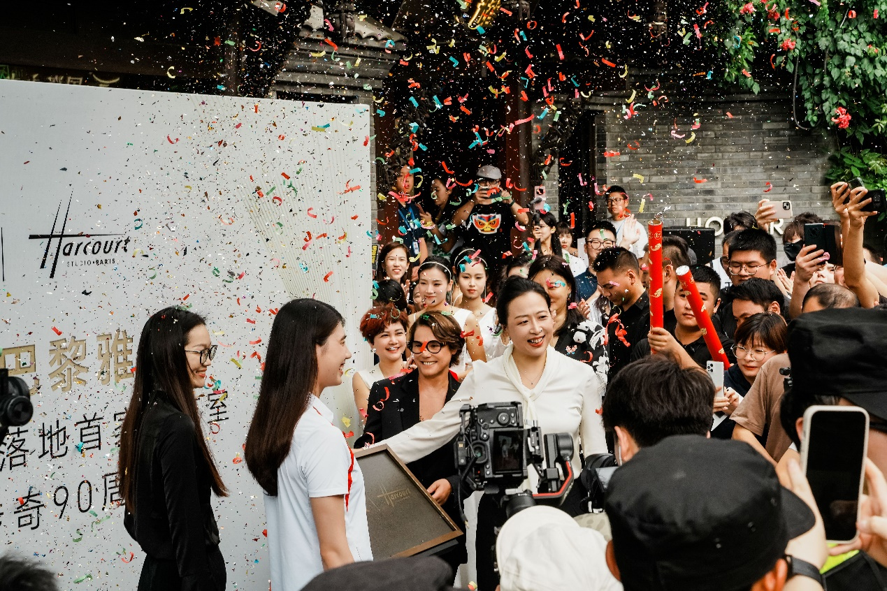 巴黎雅顾摄影工作室入驻成都荣耀全球旗舰店：开启影像艺术新征程