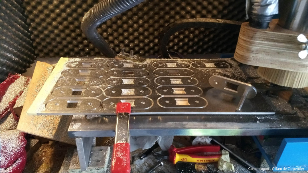 当代版木牛流马?国外网友造出「会走路的桌子」,引百万人围观