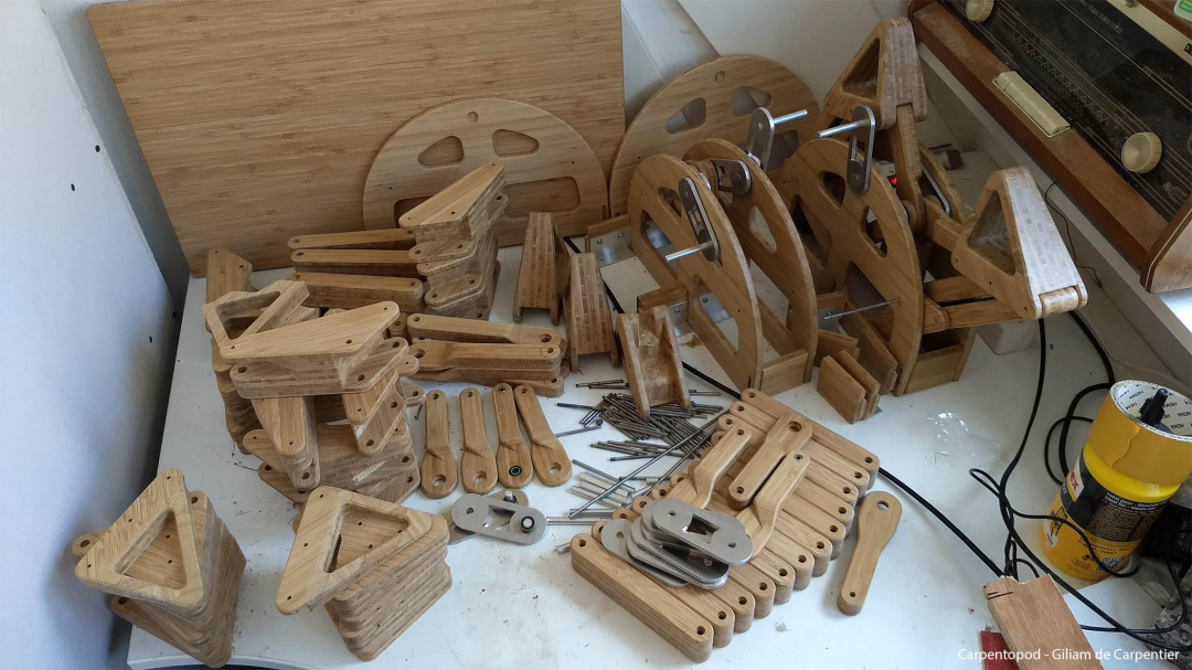 当代版木牛流马?国外网友造出「会走路的桌子」,引百万人围观