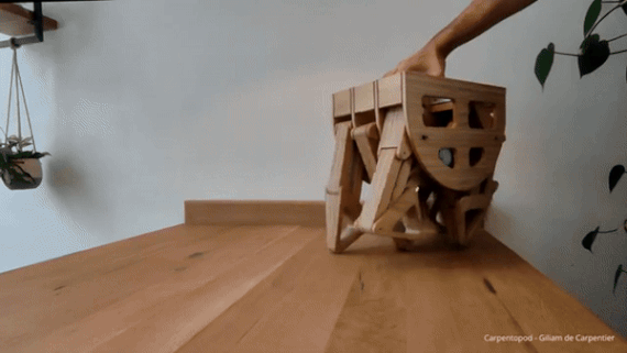 当代版木牛流马?国外网友造出「会走路的桌子」,引百万人围观