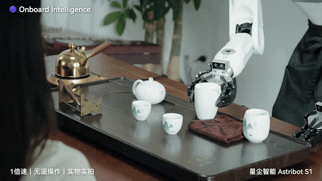 世界机器人大会上,这家承载「未来养老希望」的国产机器人被包围了