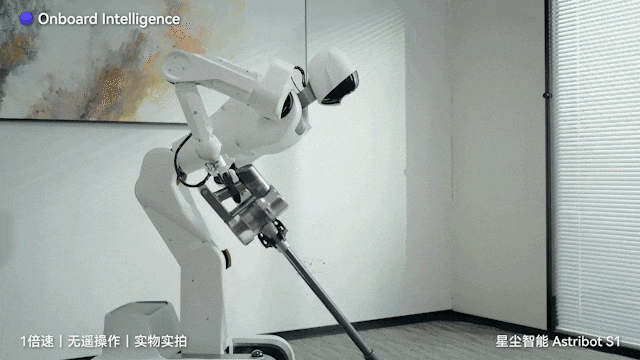 世界机器人大会上,这家承载「未来养老希望」的国产机器人被包围了