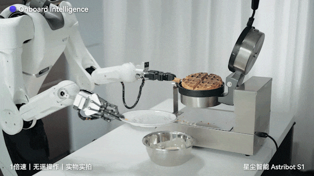 世界机器人大会上,这家承载「未来养老希望」的国产机器人被包围了