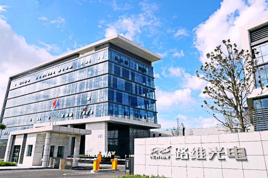 因设备订购周期较长，路维光电研发中心建设项目建设期延期1年