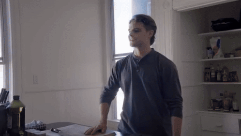 世界首例:一位「00后」让人形机器人住进了家