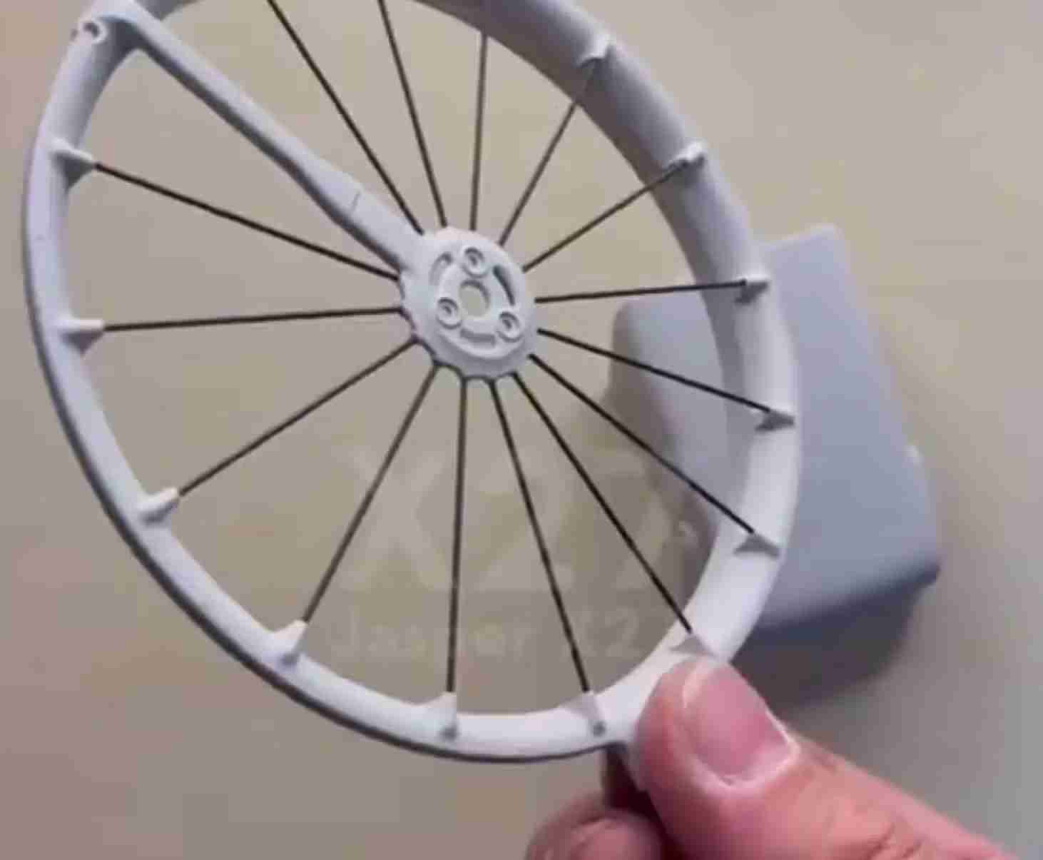 大疆 DJI Flip 遭亚马逊偷跑:仅重 249 克