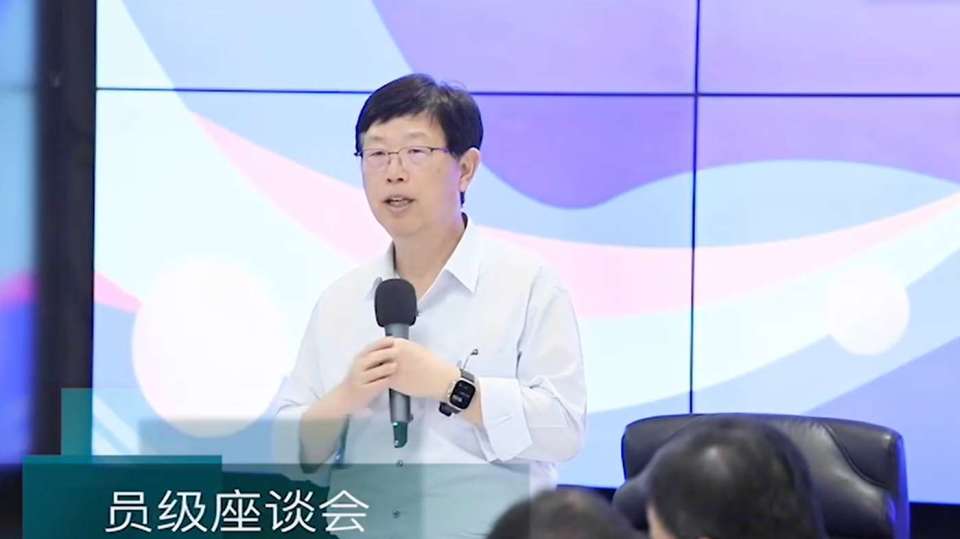 刘扬伟回应特朗普将加征关税：鸿海静观其变